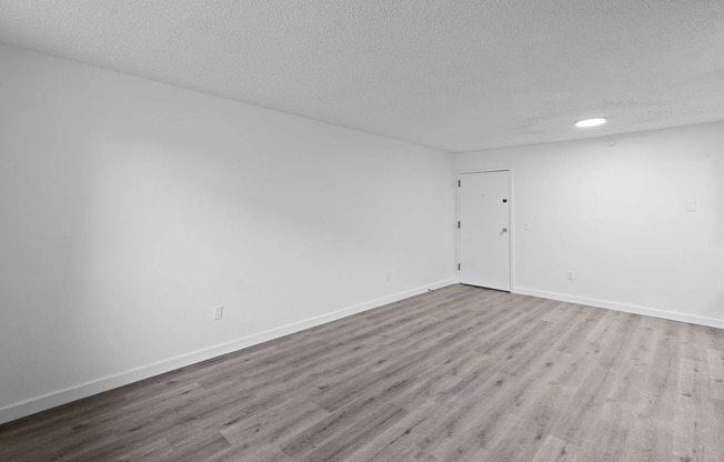 2 beds, 1 bath, $947, Unit 4210-9