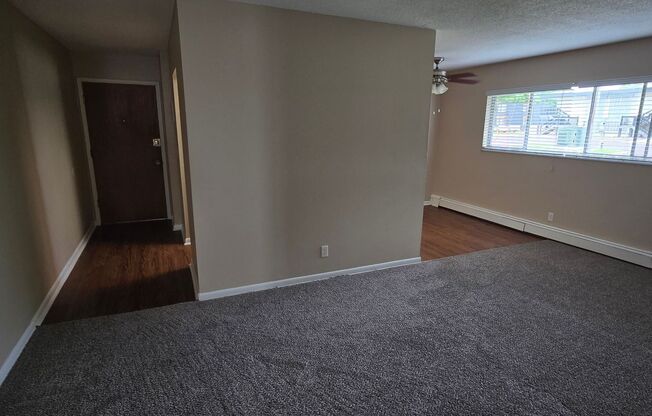 2 beds, 1 bath, 900 sqft, $895, Unit 11