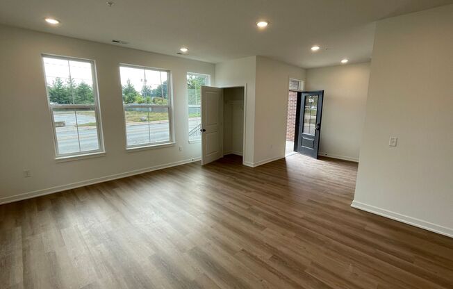 2 beds, 1.5 baths, 995 sqft, $1,550