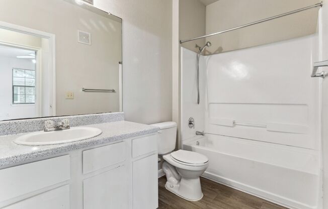 2 beds, 1 bath, 787 sqft, $1,310