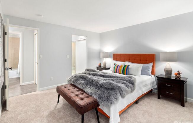 2 Bedroom Top-Floor Unit in Juanita