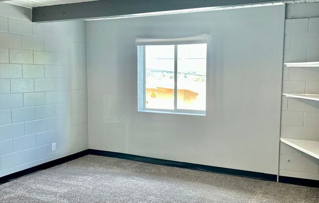 3 beds, 2 baths, $1,350, Unit Unit 25