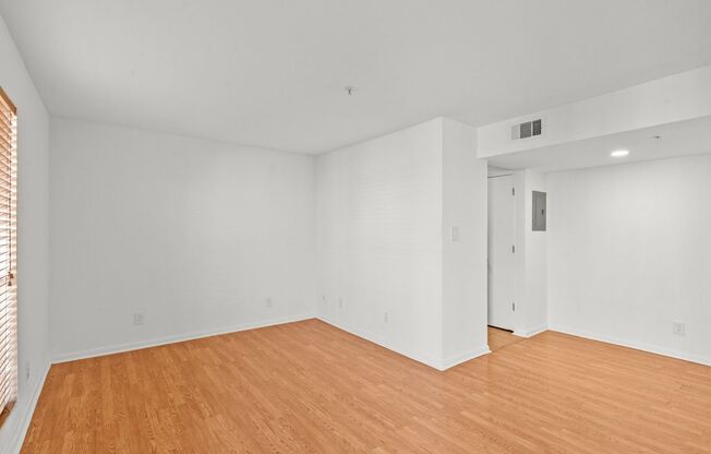 1 bed, 1 bath, 595 sqft, $1,050, Unit #285