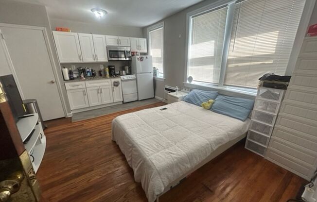 Studio, 1 bath, 280 sqft, $890, Unit B12