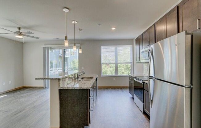 2 beds, 2 baths, 998 sqft, $2,520, Unit 220