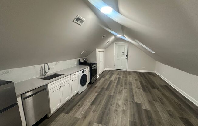 1 bed, 1 bath, $1,550, Unit CH-Attic