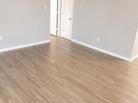 Welcome to Richmond Hills Apartments, where modern design meets comfort. This spacious unit features stunning hardwood floors and ample natural light, perfect for relaxation or entertaining. Schedule a tour today and visualize your new home!