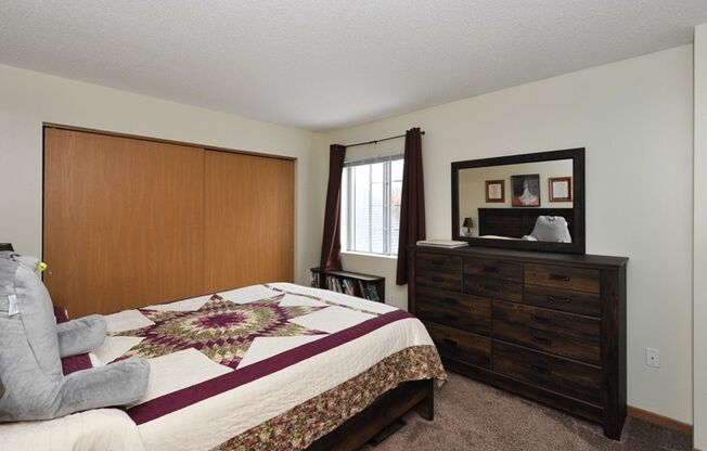 3 beds, 2 baths, 1,200 sqft, $2,195, Unit 14200C-R