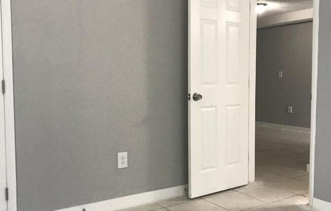 2 beds, 1 bath, 750 sqft, $1,800, Unit 5250-3