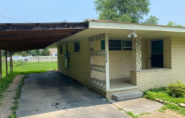 2 bed 1 bath duplex in East Ridge with Shed That Has Electricity! - Lawn care included $350 off move-in!