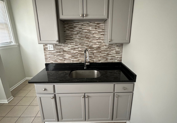 2421 W 60 ST