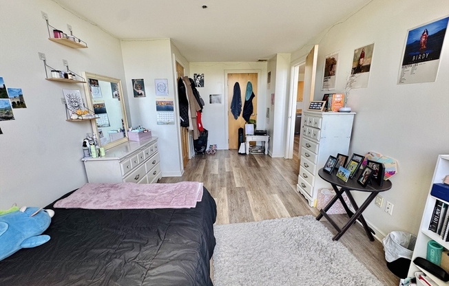 2 beds, 1 bath, 736 sqft, $3,700, Unit 6B