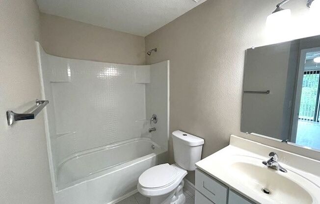 2 beds, 2 baths, $1,600, Unit Unit 204