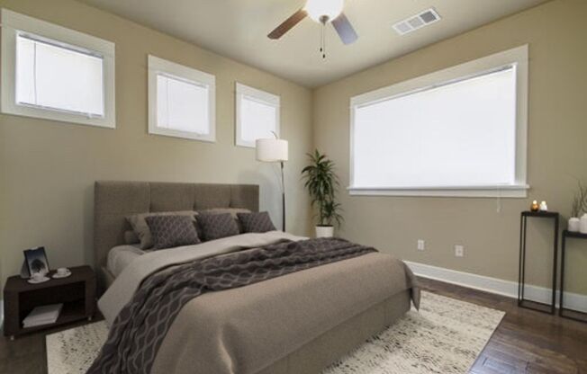 UT PRE-LEASE: Wood Floors, North Campus, Large Living Space, 2011 Construction, Custom High End Kitchen, Gorgeous Bathrooms