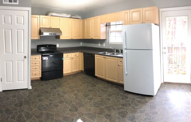 2 beds, 1 bath, $1,500, Unit # #E 3