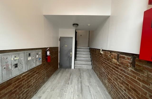 25 ROCK ST