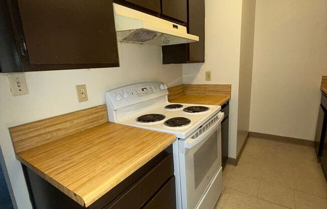 2 beds, 1 bath, 816 sqft, $1,000, Unit 1314