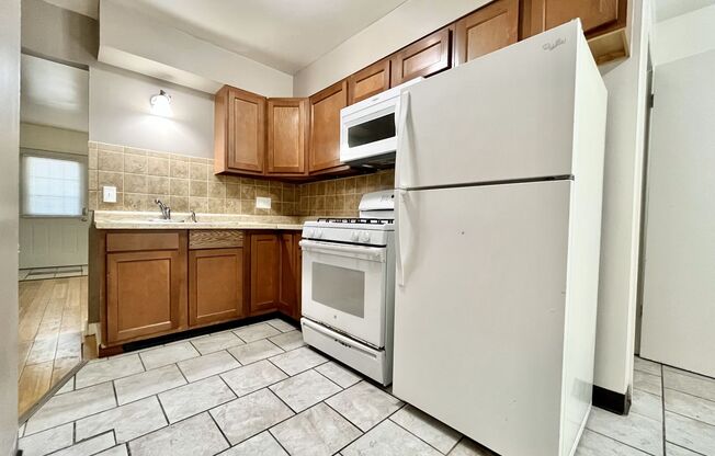 3 beds, 1 bath, 1,550 sqft, $1,695, Unit 5653