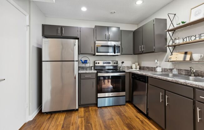 1 bed, 1 bath, 650 sqft, $950, Unit #24-2417