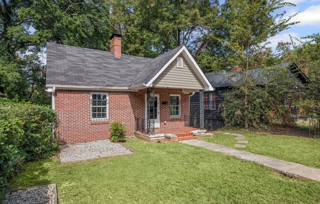 1005 Westmoor $1750 Upstairs Duplex Unit with 4 bedrooms and 2 baths.