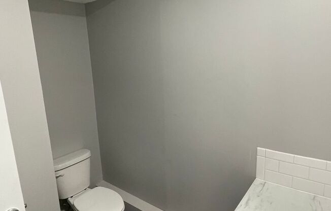 1 bed, 1.5 baths, 1,100 sqft, $1,055, Unit 18