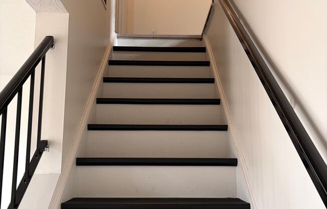 2 beds, 1 bath, 885 sqft, $1,150, Unit 740