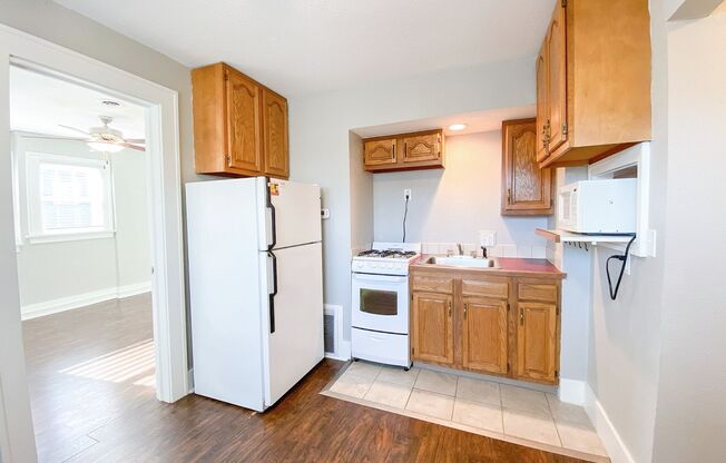 1 bed, 1 bath, 350 sqft, $820, Unit Unit 302