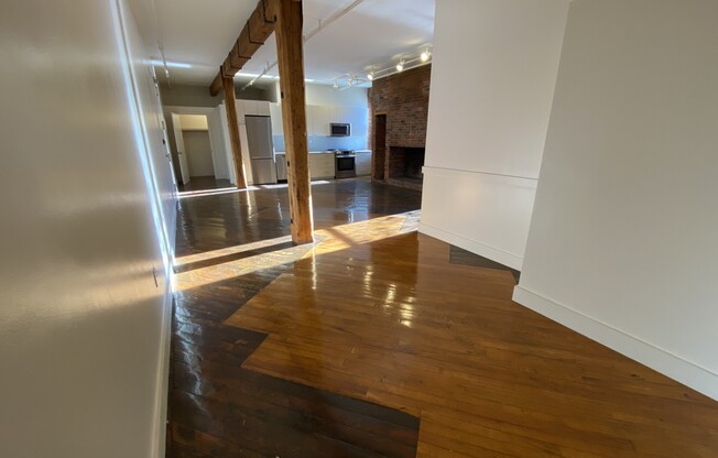 2 beds, 1 bath, 1,100 sqft, $4,400, Unit E214