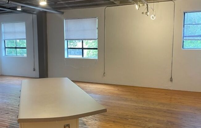 2 beds, 1 bath, 1,140 sqft, $2,200, Unit 900-314