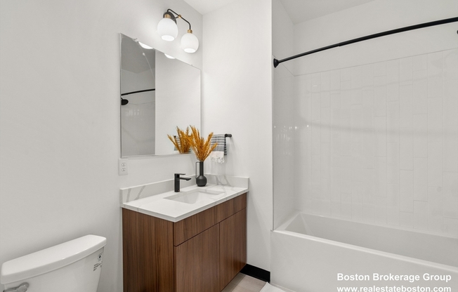 2 beds, 2 baths, 945 sqft, $2,900, Unit 306