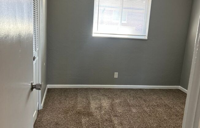 2 beds, 1 bath, 750 sqft, $1,070, Unit B05 1038 17