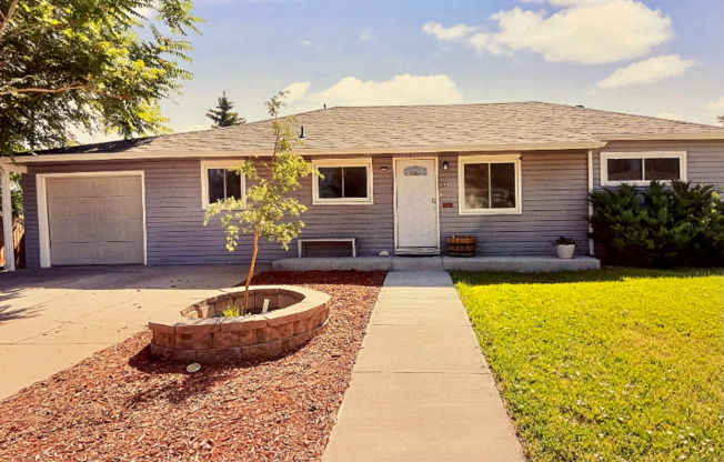 1140 S TEJON ST