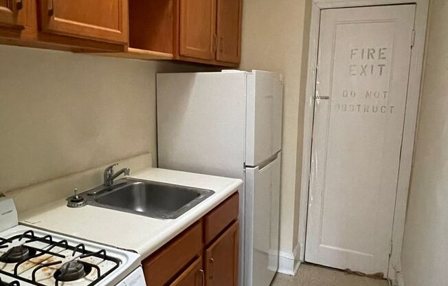 Studio, 1 bath, 11 sqft, $950, Unit Unit 10