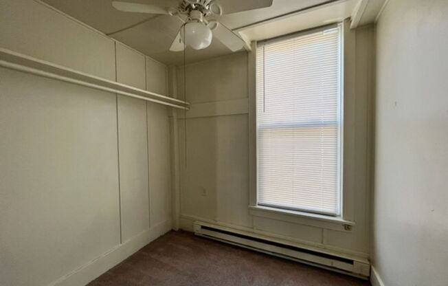 3 beds, 1 bath, $950