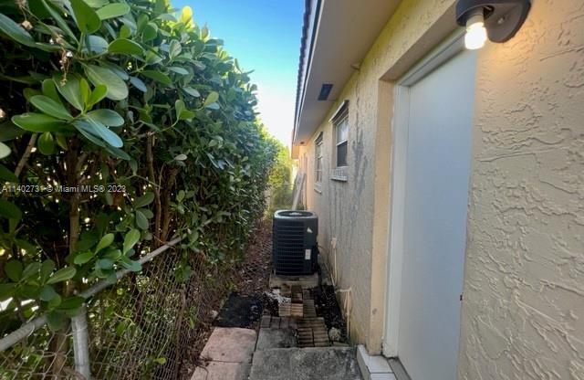 3821 SW 89 CT