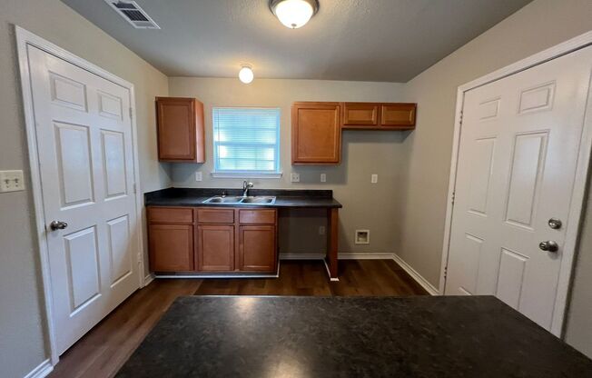 Cute 2 Bed / 1 bath home in Beaumont! Move in ready!