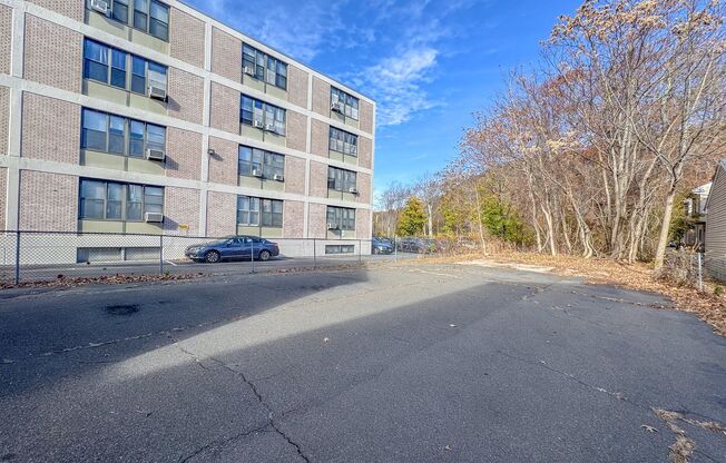 2 beds, 1 bath, 1,600 sqft, $1,795, Unit 1007 Whalley Ave 3rd Floor