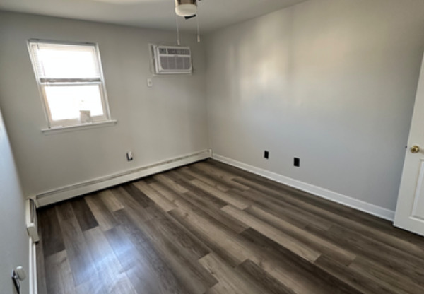 300 W ASHLAND AVE