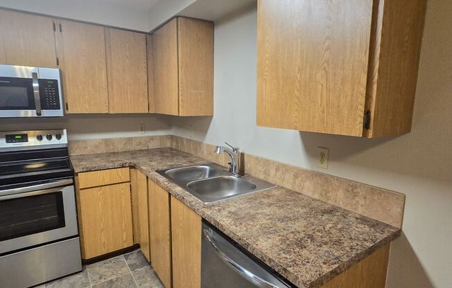 3 beds, 1 bath, 1,040 sqft, $1,625, Unit 16