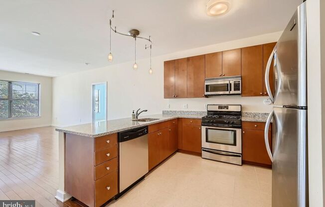 2027/2028 Off Campus Deluxe 2bd/2ba Charles Village condo w/ CAC & W/D in unit! Available 6/9/27