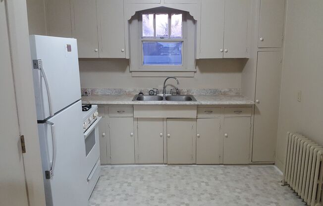 1 bed, 1 bath, $600, Unit Apt. # 1