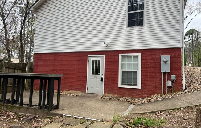 13301 Kanis Rd, Lower Apt, Little Rock AR 72211 - Beautiful and semi-secluded rear entry 2br 1ba rear entry apt