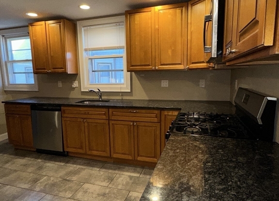 3 beds, 1 bath, 1,000 sqft, $3,000, Unit 2