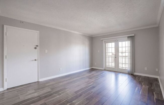 1/1 Condo in Altamonte Springs ~ New Flooring, Granite Counters, SS Appliances!