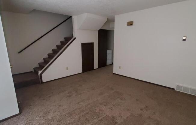 906 HERSINGER PL
