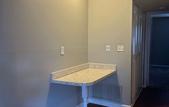 1 bed, 1 bath, 675 sqft, $925, Unit 2124CHE-303