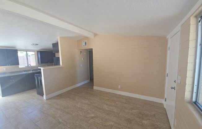 2b1bth condo