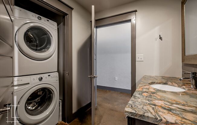 1 bed, 1 bath, $1,585, Unit 727 N. 4th St. Apt. 121