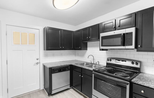 2 beds, 1 bath, 816 sqft, $1,209, Unit 13