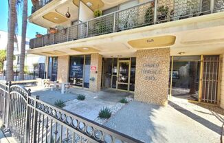 TOP FLOOR UNIT - Light and Airy 2 Bedroom, 2 Bath